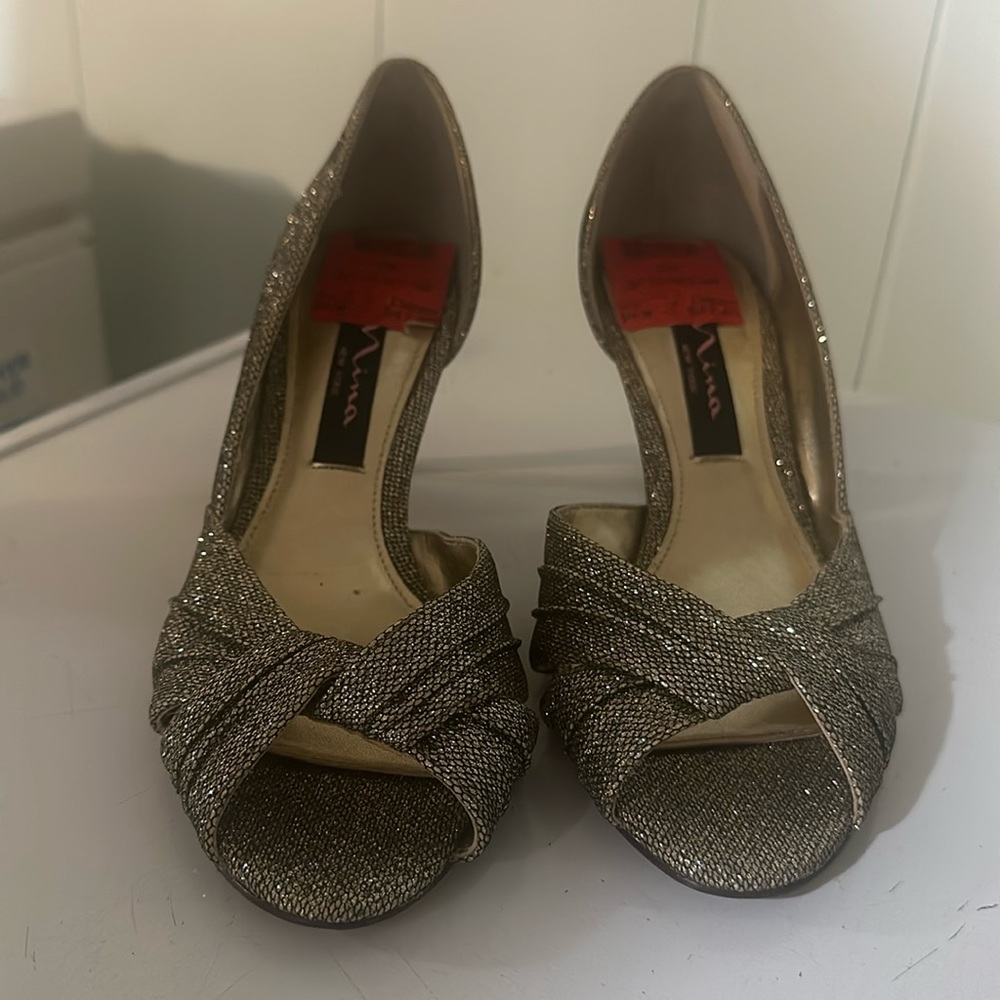 Nina Carrie GM Platino Bliss heels, size 5 1/2 M